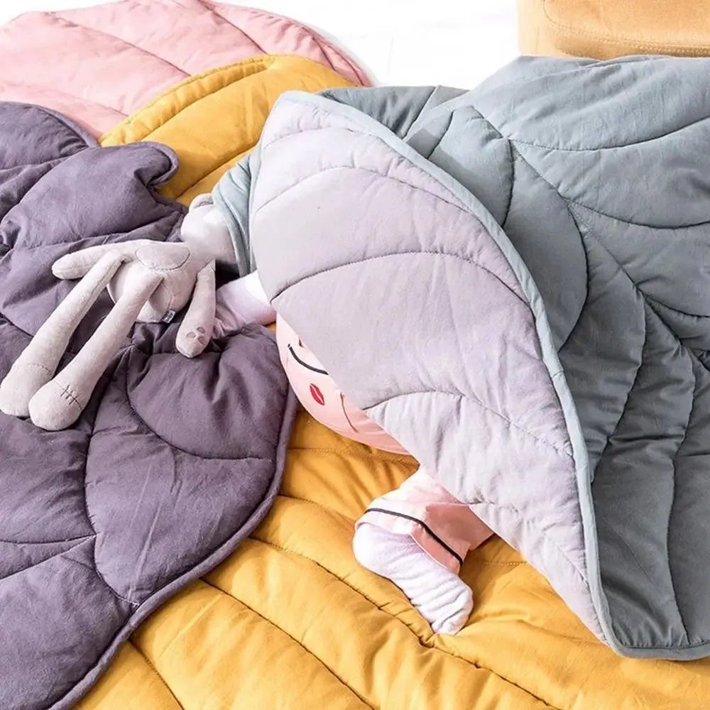 Breathable Leaf-Shaped Pet Mat - Washable and Eco-Friendly for Dogs and Cats